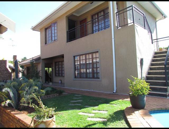 10 BEDROOM HOUSE FOR SALE IN ZWARTKOP